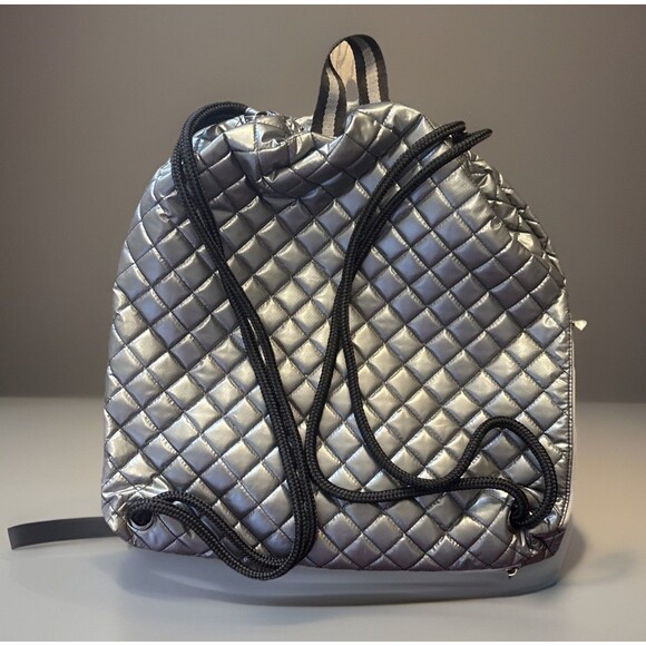 Oliver Thomas 24 + 7 In A Cinch Backpack Quilted Silver Gray Fitness Tennis New - Picture 2 of 7